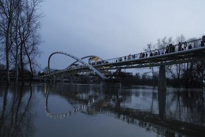 A szolnoki Tiszavirág híd avatója-stock-foto