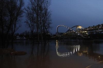 A szolnoki Tiszavirág híd avatója-stock-foto
