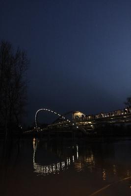 A szolnoki Tiszavirág híd avatója-stock-foto