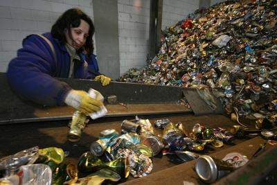 Optikai műanyaghulladék-válogató üzem-stock-foto