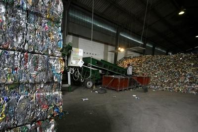 Optikai műanyaghulladék-válogató üzem-stock-foto