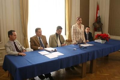 Kamarák sajtótájékoztatója-stock-foto