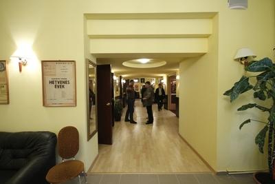 A felújított Karinthy Színház évadnyitó sajtótájékoztatója-stock-foto