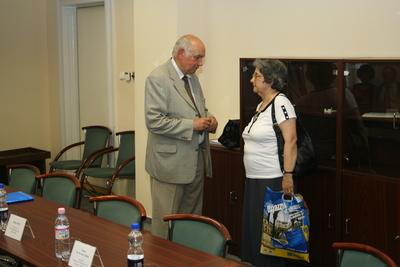 Hiller István részt vesz a Felsőoktatási Kerekasztal ülésén-stock-foto