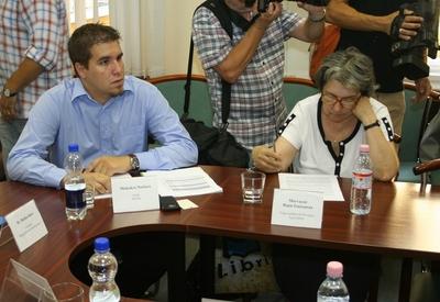 Hiller István részt vesz a Felsőoktatási Kerekasztal ülésén-stock-foto