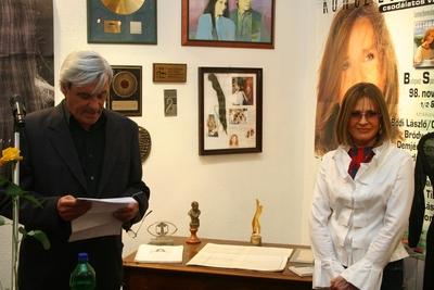 Koncz Zsuzsa-életműkiállítás a Komédiumban-stock-foto