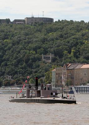 Bemutatták a felújított Lajta monitort-stock-foto
