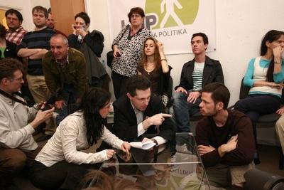 Választások éjszakája - második forduló-stock-foto