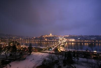 Budapesti panoráma a Lánchíddal-stock-foto
