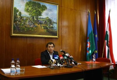 Az Országos Cigány Önkormányzat sajtótájékoztatója-stock-foto