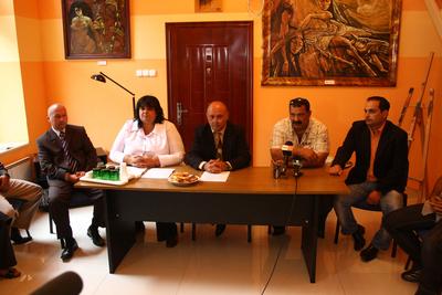 Országos Cigány Önkormányzat sajtótájékoztatója-stock-foto