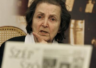 Szép Szó - Népszava-stock-foto