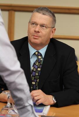 Reptéri biztonság - sajtótájékozttó-stock-foto