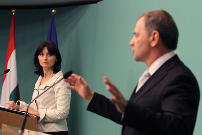 Reptéri biztonság - sajtótájékozttó-stock-foto