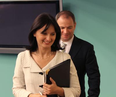 Reptéri biztonság - sajtótájékozttó-stock-foto