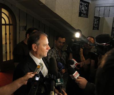 Reptéri biztonság - sajtótájékozttó-stock-foto