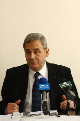 Tőkés László püspök sajtótájékoztatója-stock-foto