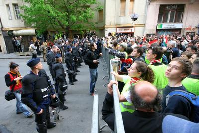 Tüntetés és ellentüntetés az Újlipótvárosban-stock-foto