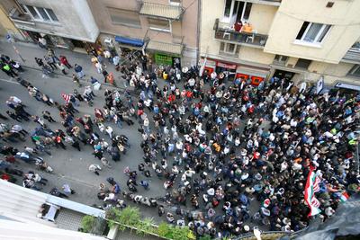 Tüntetés és ellentüntetés az Újlipótvárosban-stock-foto