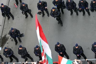 Tüntetés és ellentüntetés az Újlipótvárosban-stock-foto