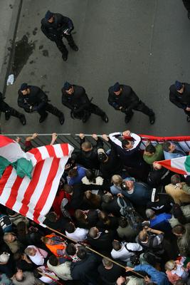 Tüntetés és ellentüntetés az Újlipótvárosban-stock-foto