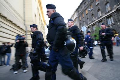 Tüntetés és ellentüntetés az Újlipótvárosban-stock-foto