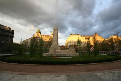 Tüntetés és ellentüntetés az Újlipótvárosban-stock-foto
