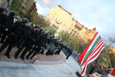 Tüntetés és ellentüntetés az Újlipótvárosban-stock-foto