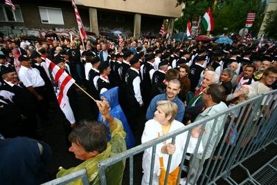 Erődemonstráció egy turulért-stock-foto