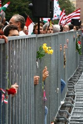 Erődemonstráció egy turulért-stock-foto