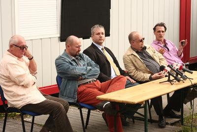 'Tűzvonalban' sajtótájékoztató-stock-foto