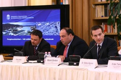 Vállalkozásfinanszírozási szerződések aláírása-stock-foto