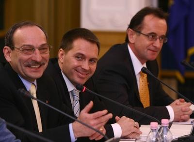 Vállalkozásfinanszírozási szerződések aláírása-stock-foto