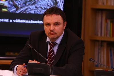 Vállalkozásfinanszírozási szerződések aláírása-stock-foto