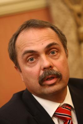 Gazdasági Egyeztető Fórum-stock-foto