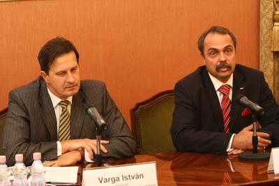 Gazdasági Egyeztető Fórum-stock-foto