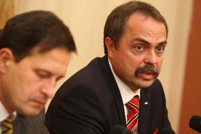 Gazdasági Egyeztető Fórum-stock-foto