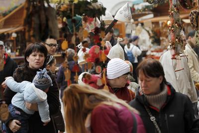 Karácsonyi vásár a Vörösmarty téren-stock-foto