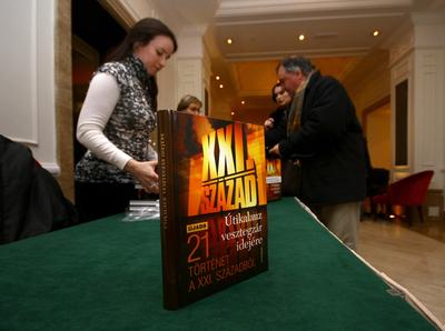 XXI. század könyvbemutató-stock-foto