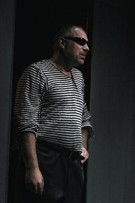 Budapest, 2009.05.12.
Lars von Trier - Christian Lollike: Dogville című darabjának bemutatója a Bárka Színházban Anger Zsolt rendezésésben.

A képen: Ilyés Róbert-stock-foto