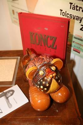 Koncz Zsuzsa-életműkiállítás a Komédiumban-stock-foto