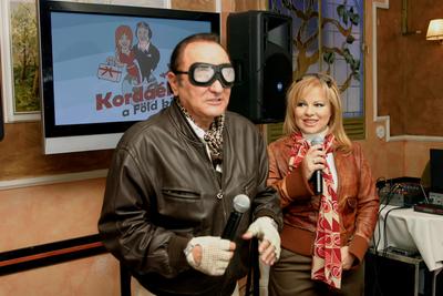 Kordáék a Föld körül-stock-foto