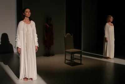 Dacia Maraini: A Királynő teste-stock-foto