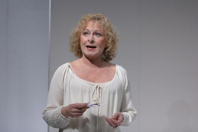 Dacia Maraini: A Királynő teste-stock-foto