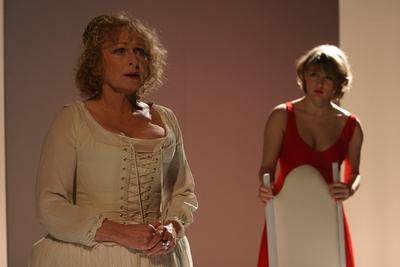 Dacia Maraini: A Királynő teste-stock-foto