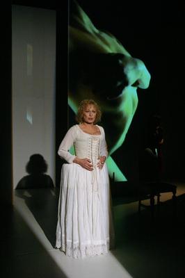 Dacia Maraini: A Királynő teste-stock-foto