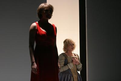 Dacia Maraini: A Királynő teste-stock-foto