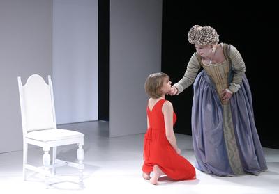 Dacia Maraini: A Királynő teste-stock-foto