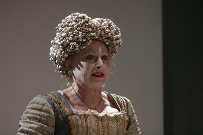 Dacia Maraini: A Királynő teste-stock-foto