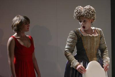 Dacia Maraini: A Királynő teste-stock-foto